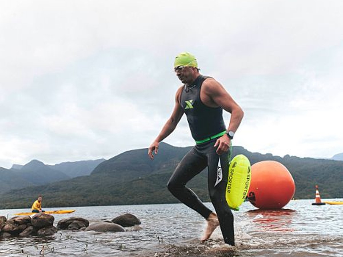 Charlie Sarmiento exiting the water at Fodaxman Extreme Triathlon, Brazil